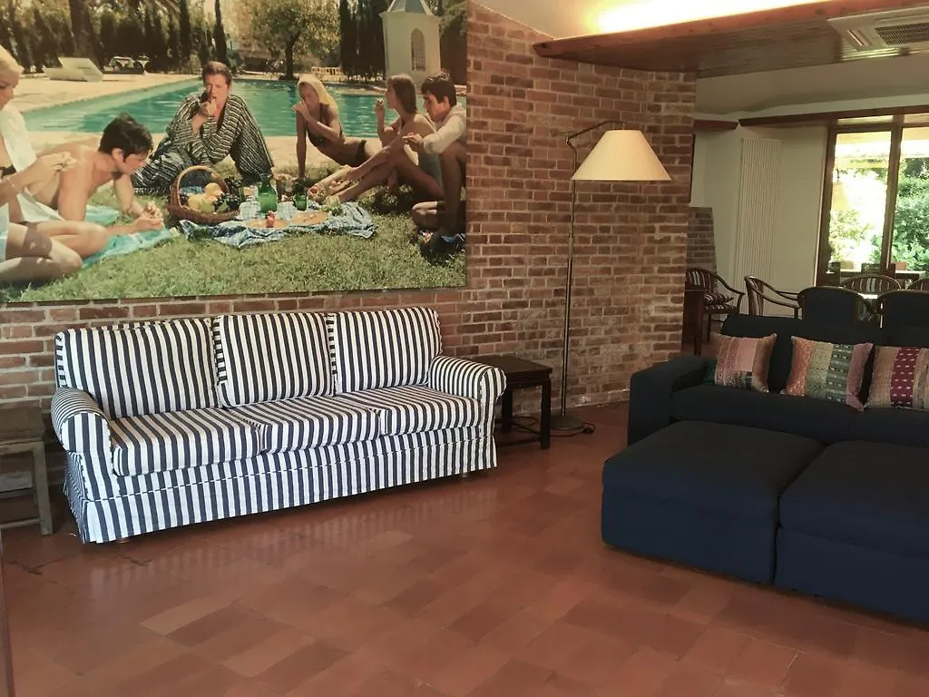 Villa Sibel Con Piscina In Versilia Massa  Italy